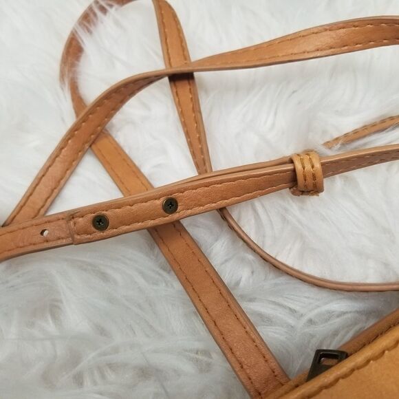 UNIVERSAL THREADS FAUX LEATHER CROSSBODY BAG - Picture 10 of 11